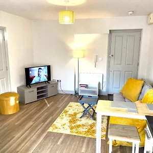 Stylish Cosy And Bright - Fantastic Location - Perfect For Business Or Solo Travellers Bishop's Stortford
